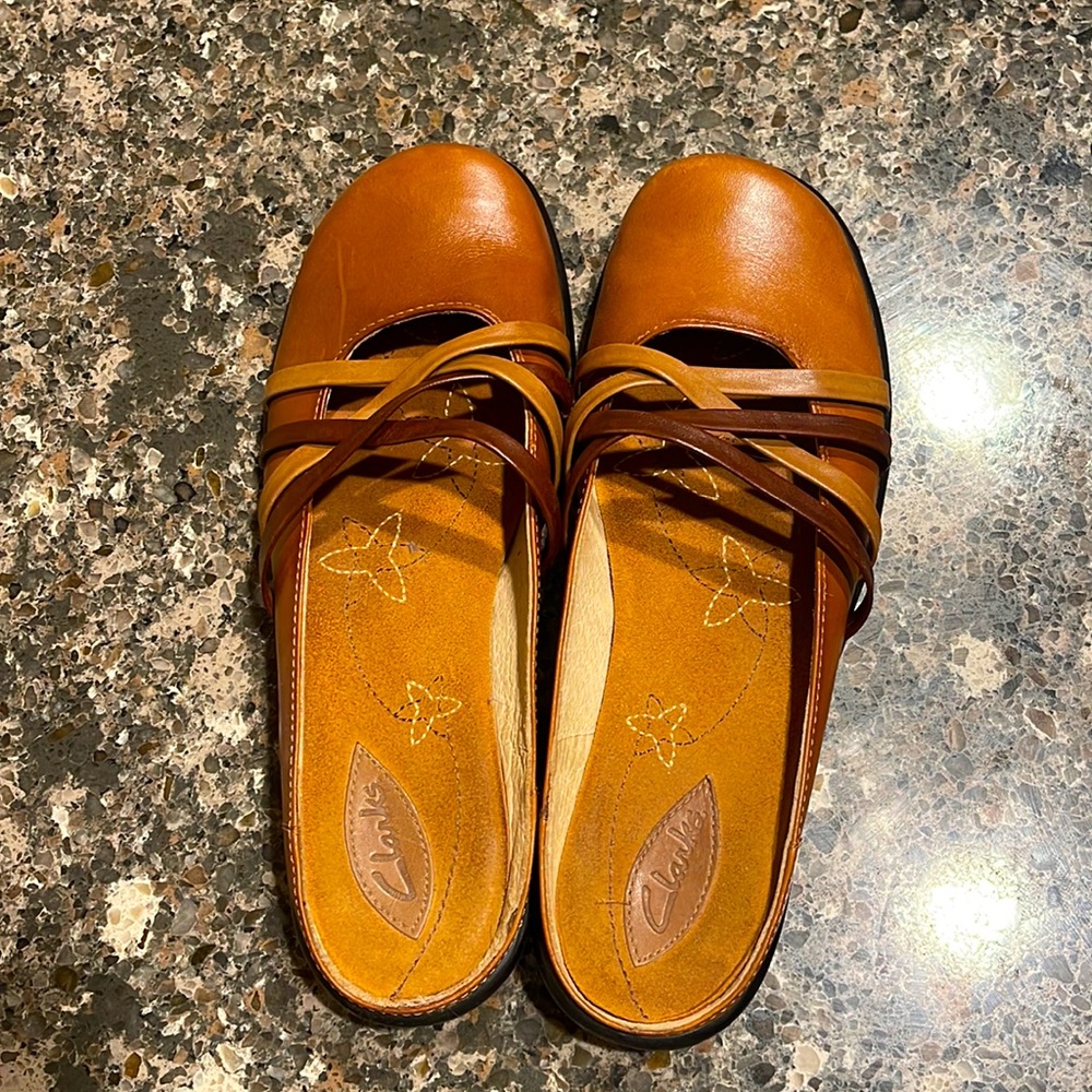 Clarks leather flats size 8